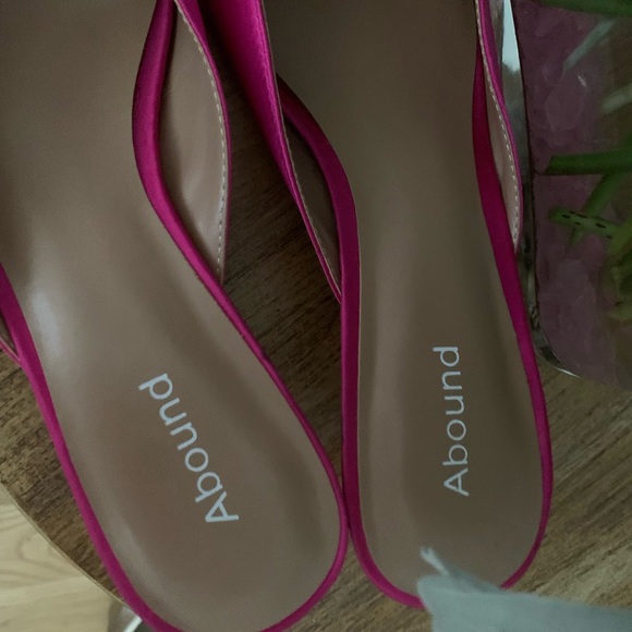 Heels by dolce vita abound and bcbg - Picture 4 of 12